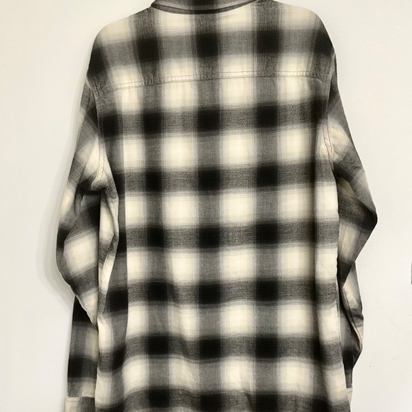KUHL Men's Flannel Long Sleeve Shirt Plaid Blk/Wte Sz Medium - Picture 2 of 8